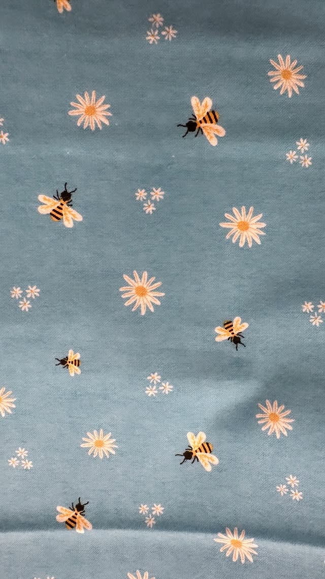 Light Blue With White Daisies And Bees