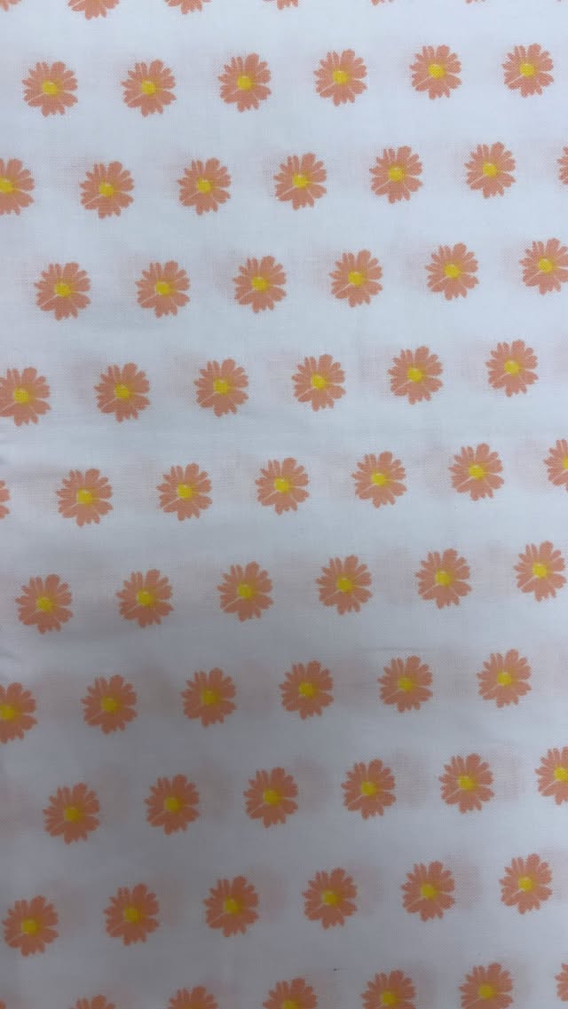 White With Peach Daisies